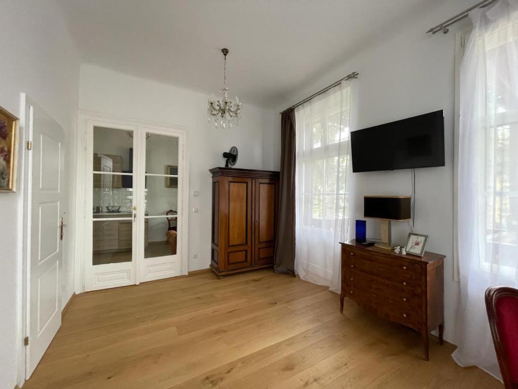 Villa Musik - Historical Apartments In Baden Bagian luar foto